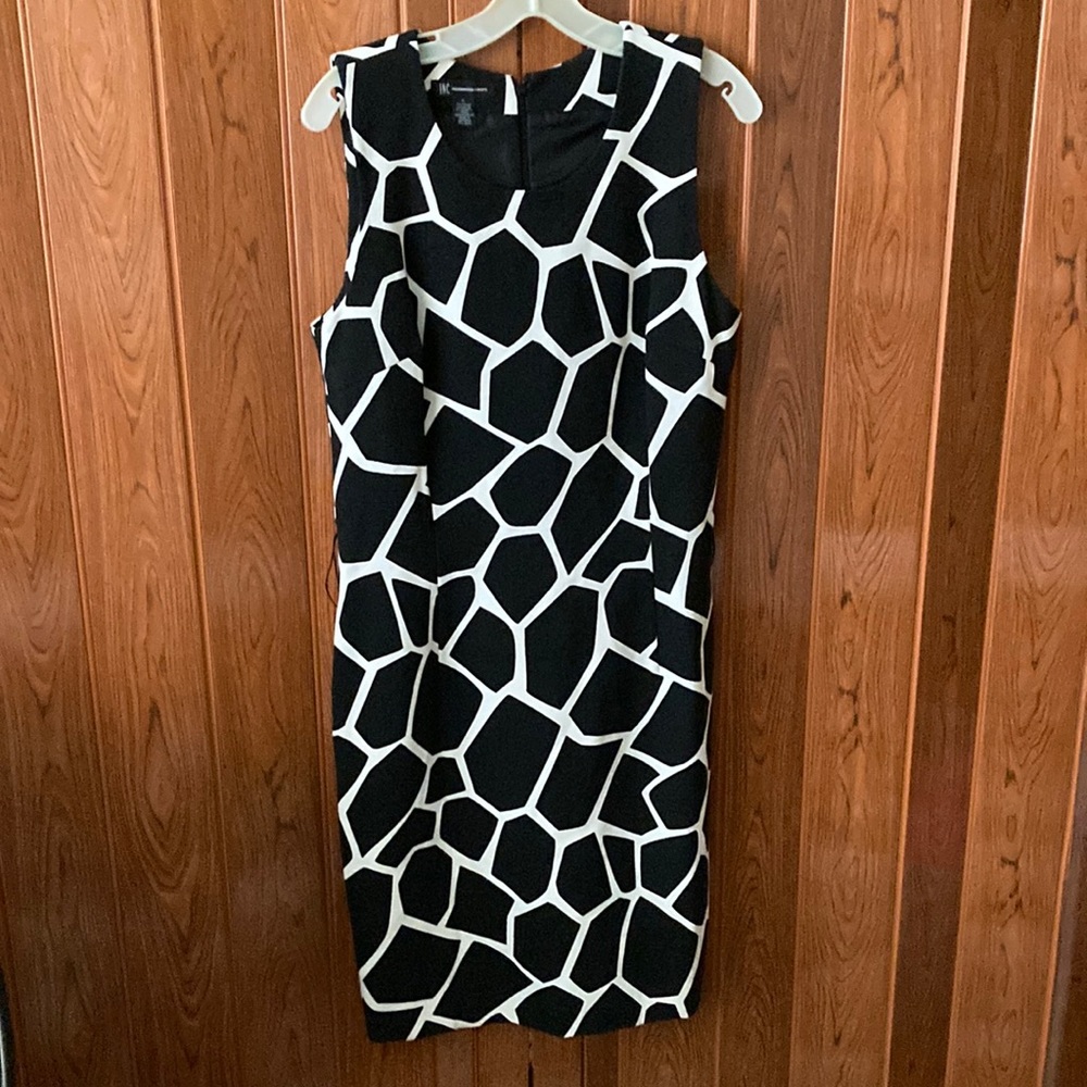 INS International Concepts Women’s Dress Size 14 Sleeveless Round Neckline
